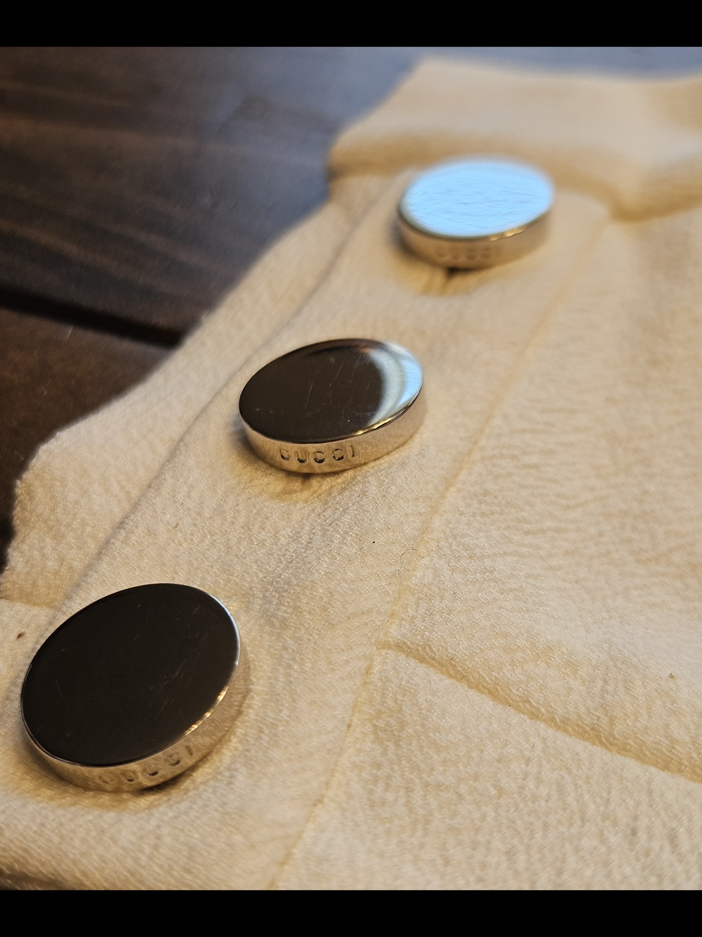 GUCCI Buttons - Picture 2 of 9
